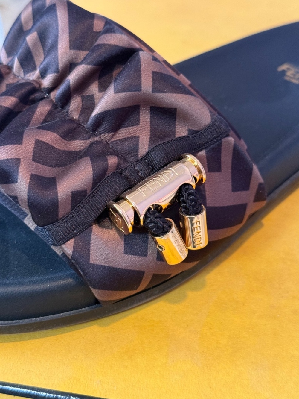 Fendi logo Slides - Picture 4 of 4
